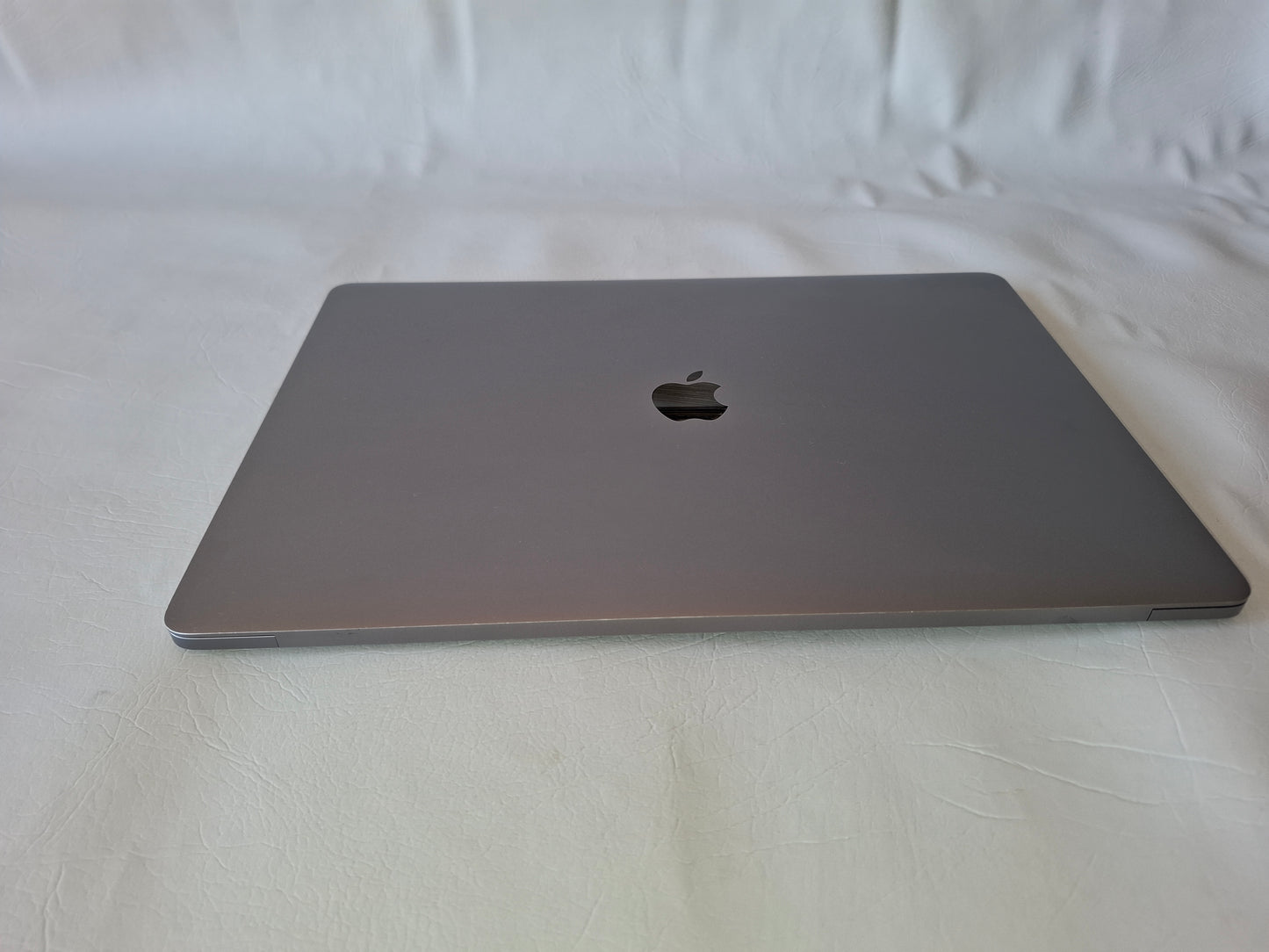 Apple Macbook Pro 15 inch A1707 2017 (Refurbished)