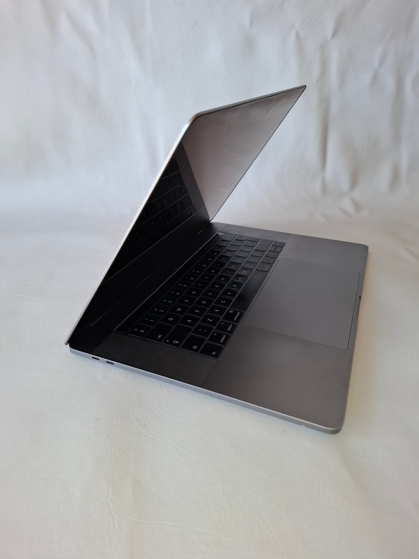 Apple Macbook Pro 15 inch A1707 2017 (Refurbished)