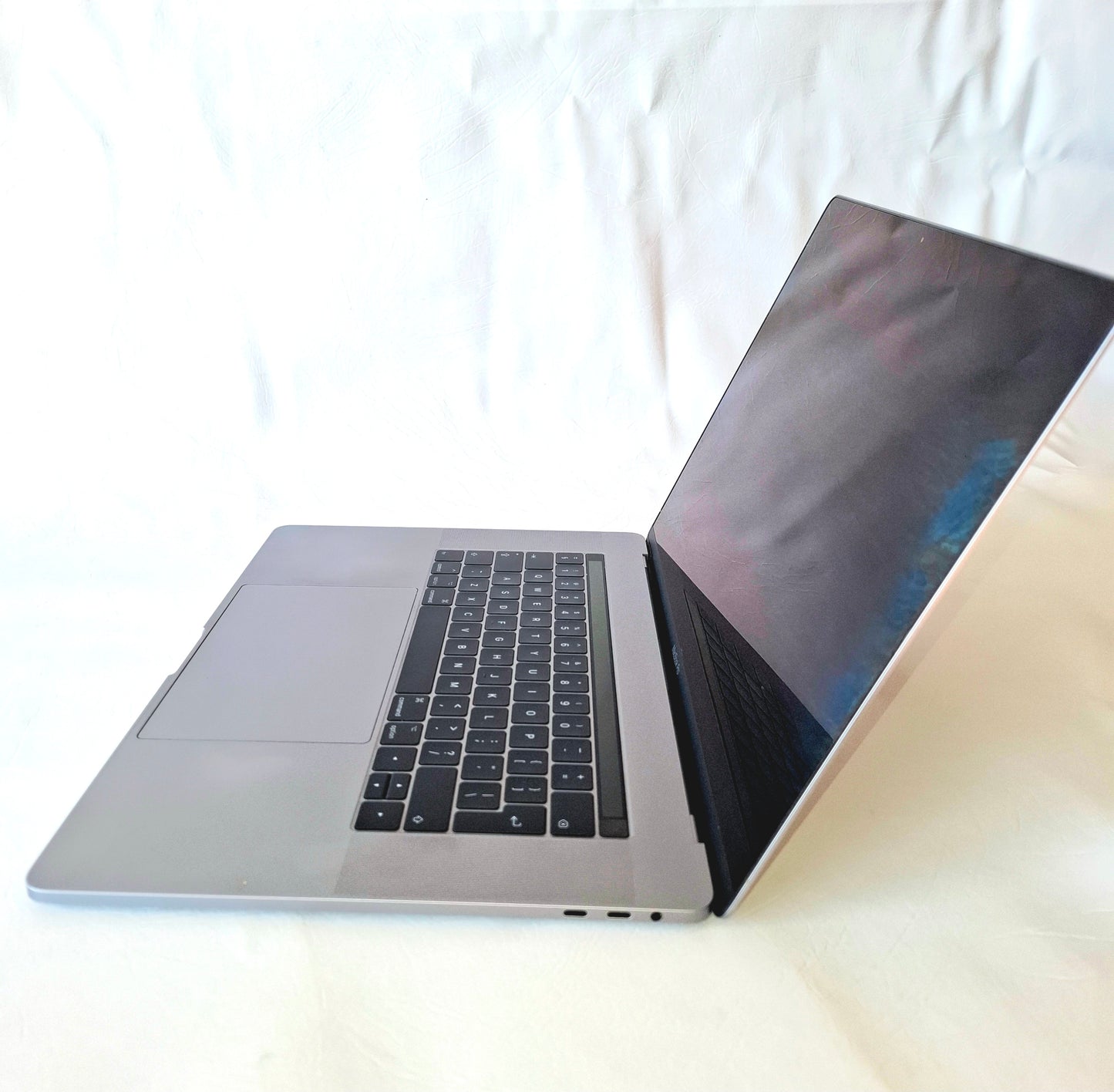 Apple Macbook Pro 15 inch A1707 2017 (Refurbished)